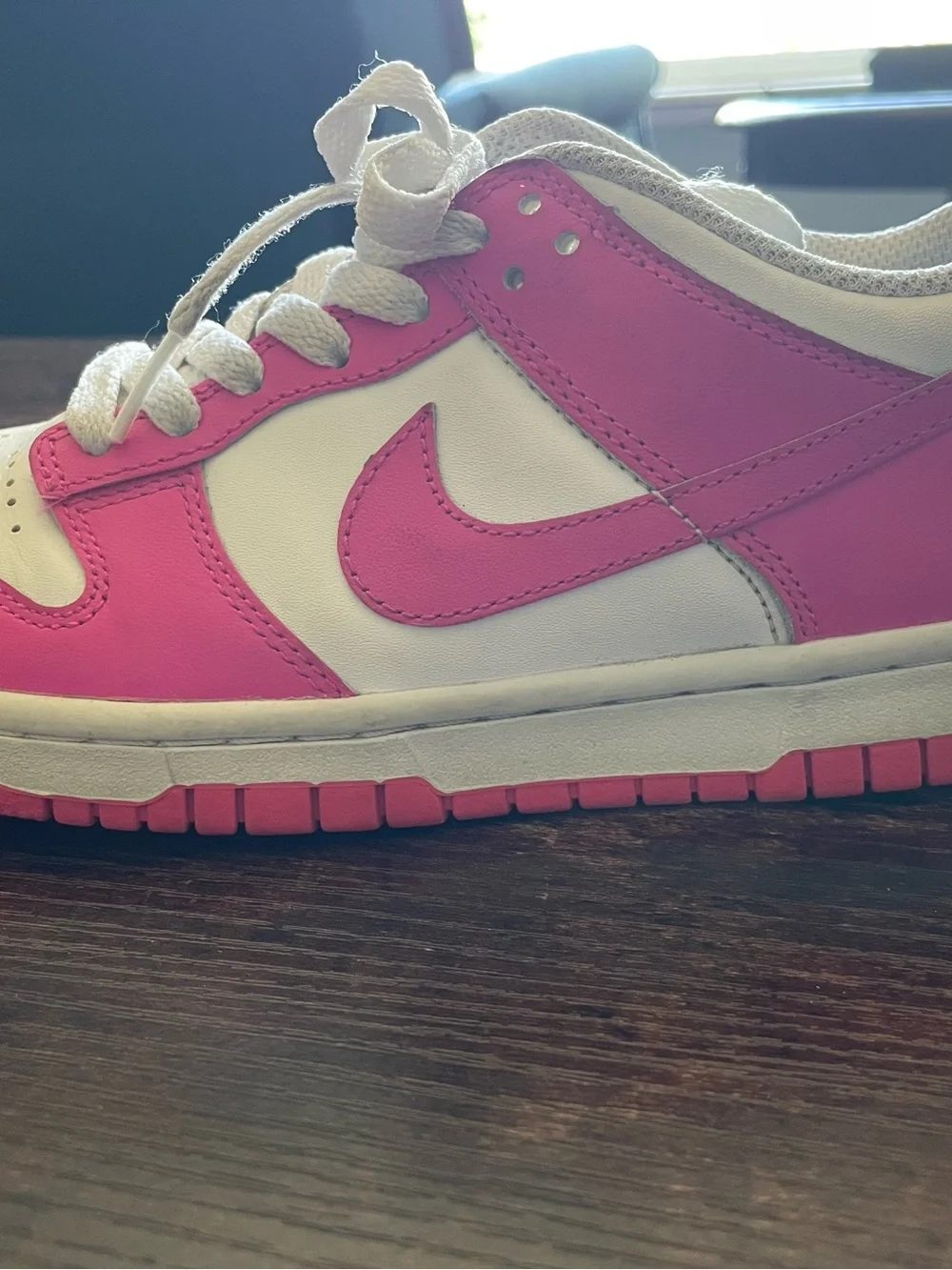 Nike Women's White and Hot Pink Low-Top Sneakers